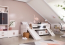 Kajuitbed met loopplank en glijbaan van Life Time Kidsrooms kinderslaapkamers en tienerslaapkamers.