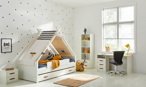 Ledikant met hemel van de kinderslaapkamer en tienerslaapkamer collectie van Coolkids meubelen.