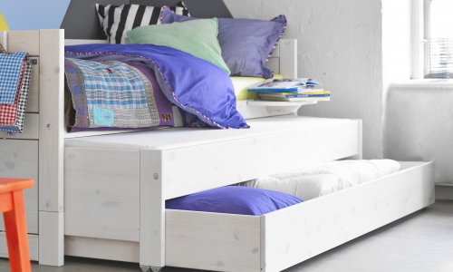 Life Time Kidsrooms kinderslaapkamers en tienerslaapkamers kajuitbed met slaaplande en bergruimte.